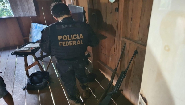 Polícia Federal prende acusado por corrupção de menores e tráfico de drogas em aldeia indígena 